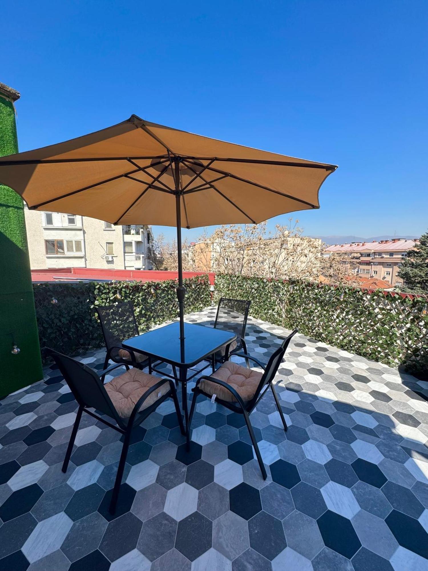 Rooftop Apartment *